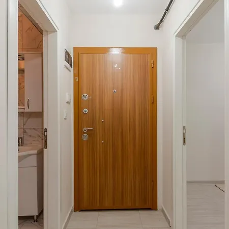 Apartment Axis Homes